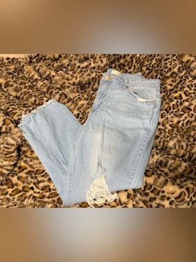 Universal Thread Light Blue Boyfriend Jeans with Distressed Knee